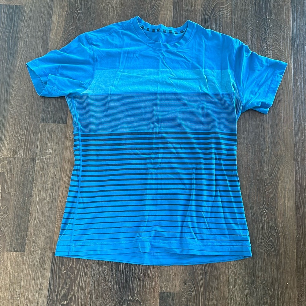 Lululemon t shirt